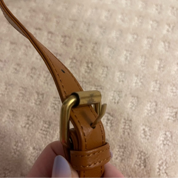 JJ Winters Elegant Tan Crossbody Bag - Picture 15 of 17